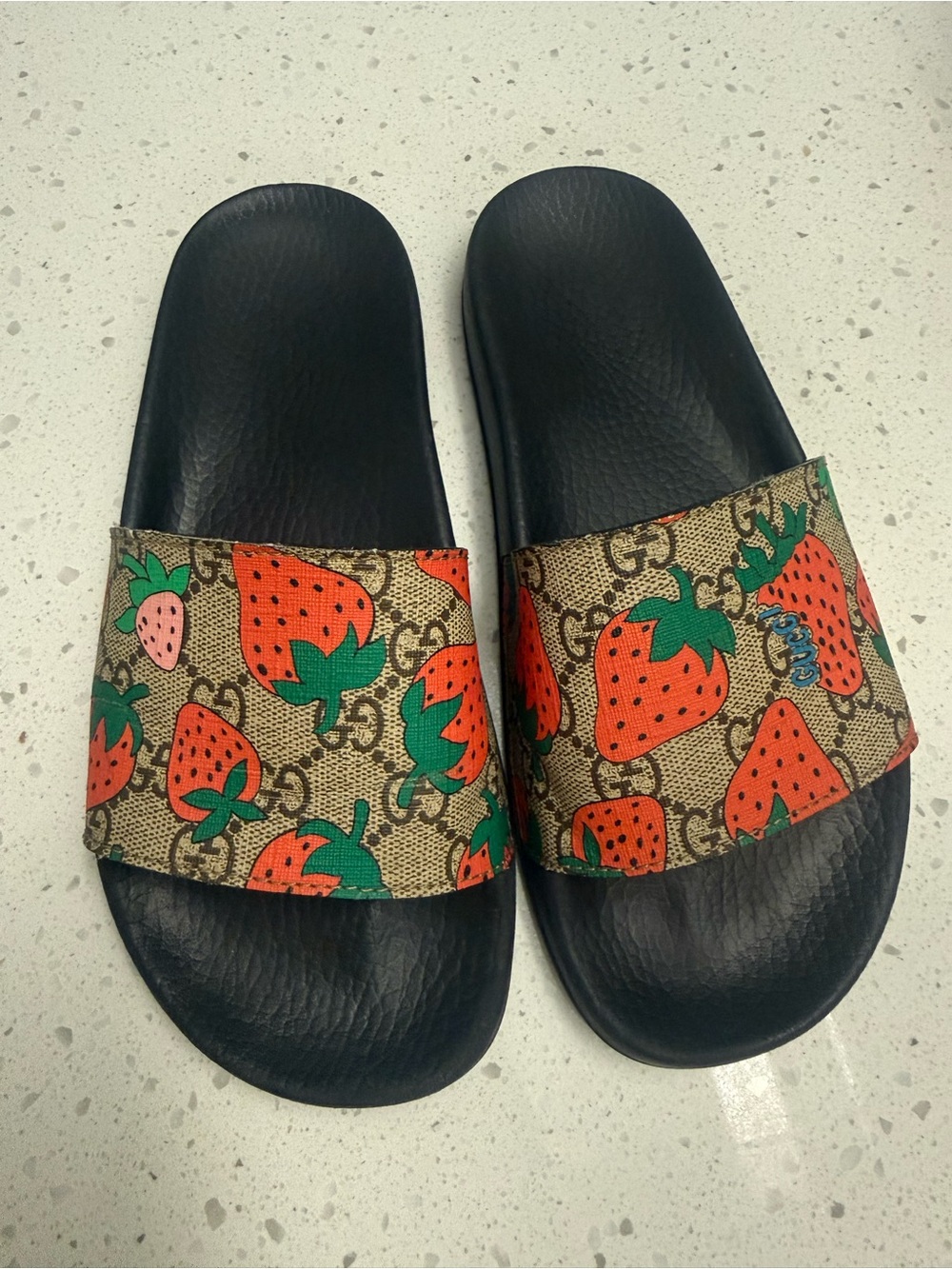 Gucci GG Supreme Strawberry Slide Sandals Size 37 – Authentic – 2 Dust Bags